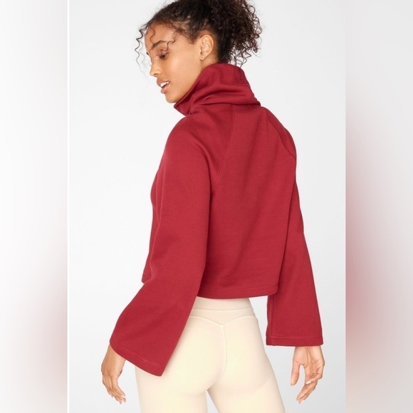 Fabletics Fleece Lined Fluted Sleeve Funnel Neck Crop Pullover Cranberry Red L - Picture 2 of 4